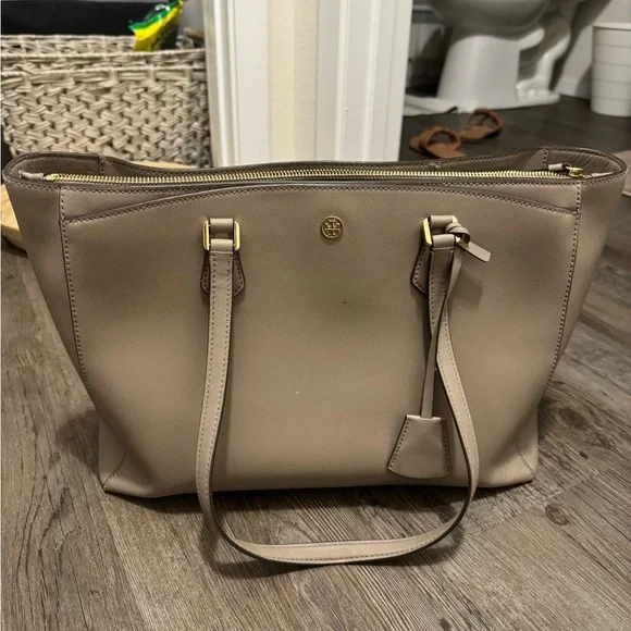 Tory Burch Beige Shoulder Bag - Picture 3 of 9